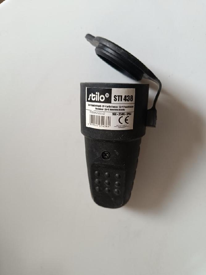 zástrčka 220V 